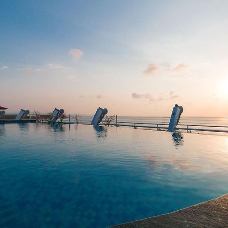 קוטה לומבוק Kutabex Beachfront Hotel מראה חיצוני תמונה