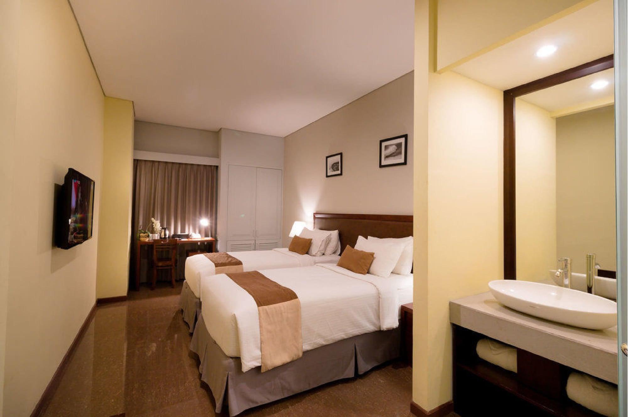 קוטה לומבוק Kutabex Beachfront Hotel מראה חיצוני תמונה