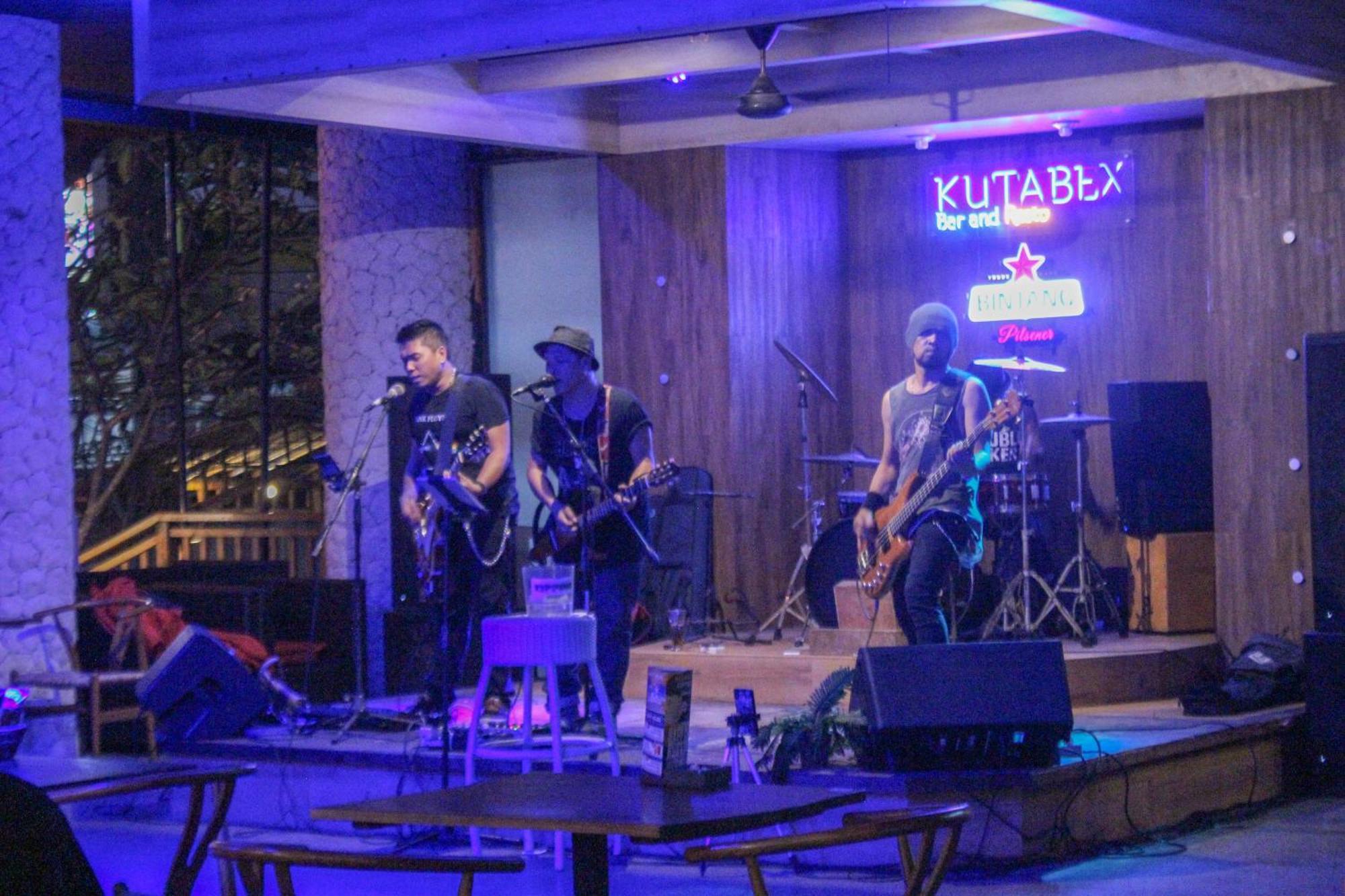 קוטה לומבוק Kutabex Beachfront Hotel מראה חיצוני תמונה
