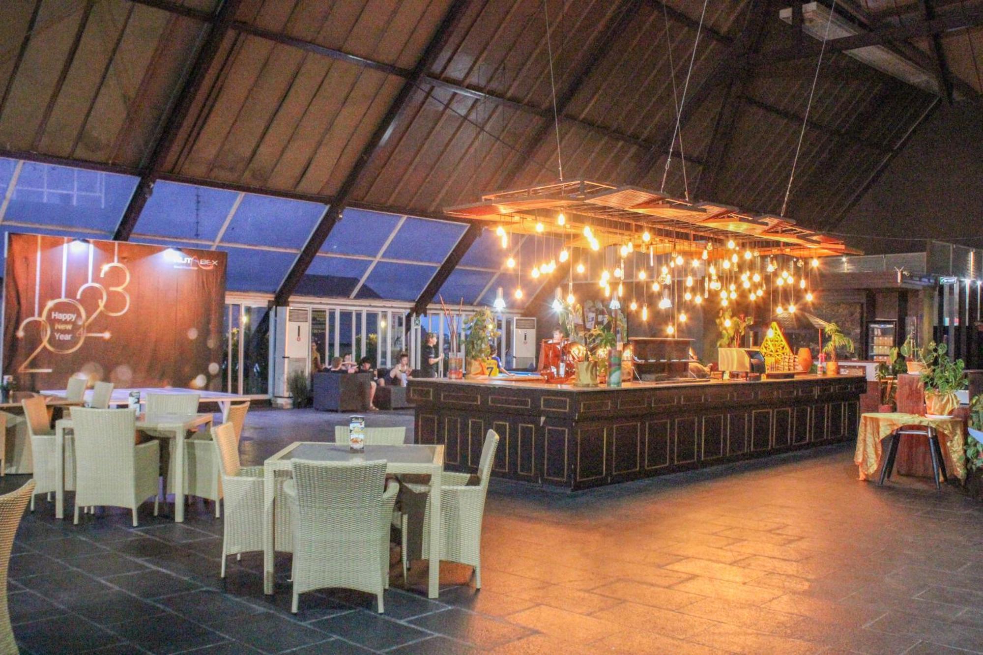 קוטה לומבוק Kutabex Beachfront Hotel מראה חיצוני תמונה
