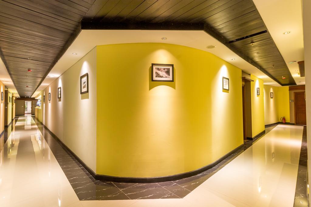 קוטה לומבוק Kutabex Beachfront Hotel מראה חיצוני תמונה