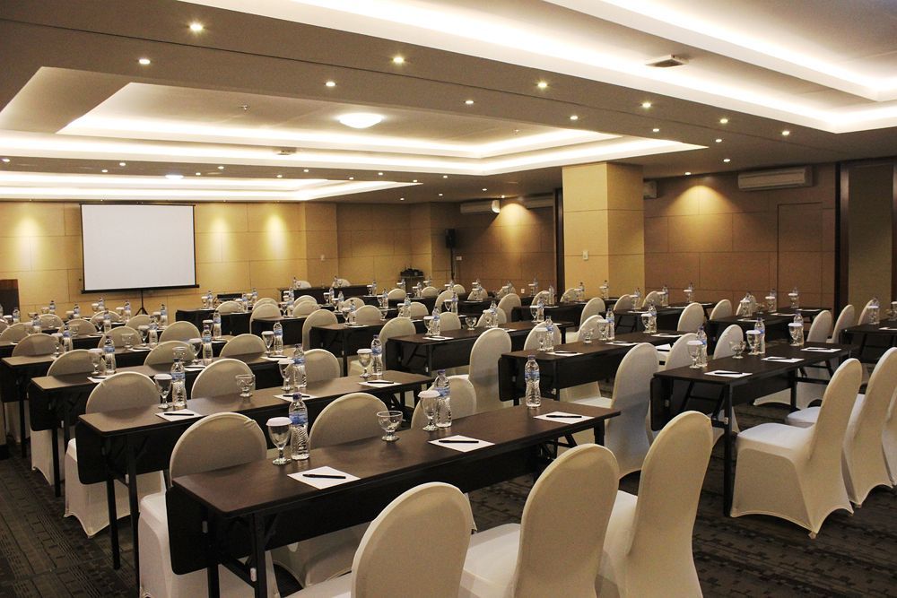 קוטה לומבוק Kutabex Beachfront Hotel מראה חיצוני תמונה
